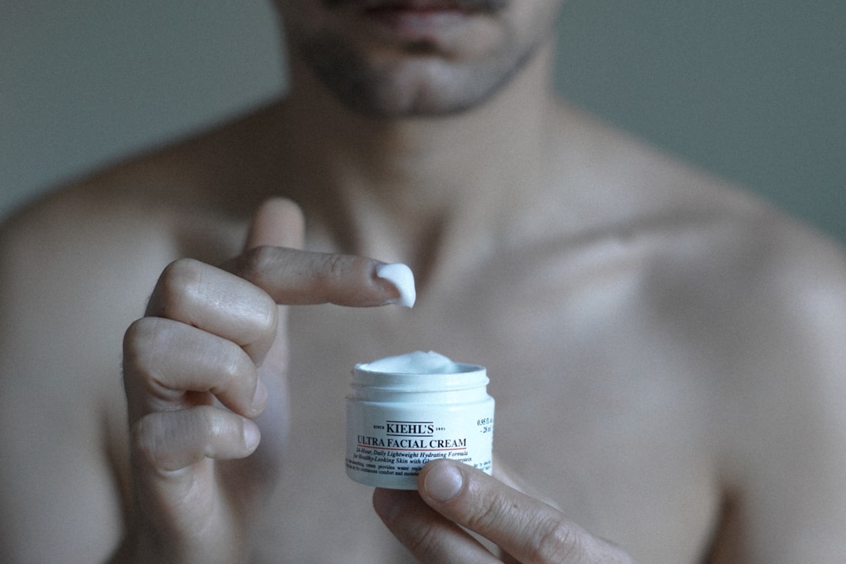 Hydrating moisturizer for men's skin